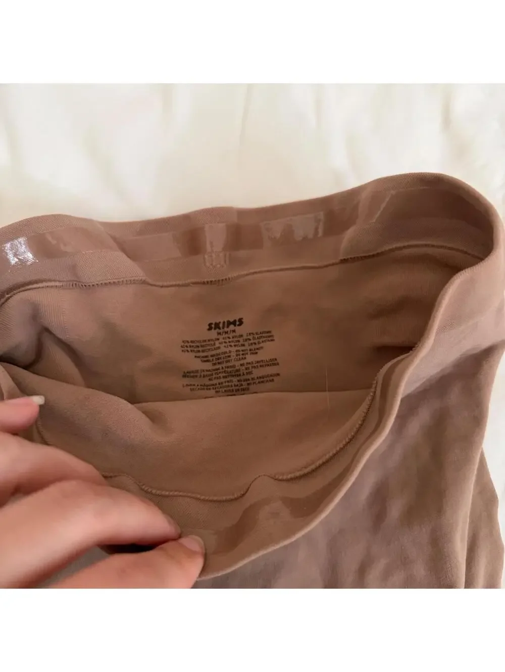 Skims left leg solution shapewear short